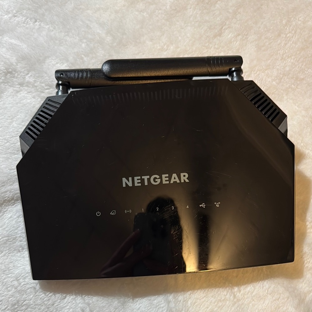 NETGEAR AC1200 WiFi Router - Black - Picture 3 of 11